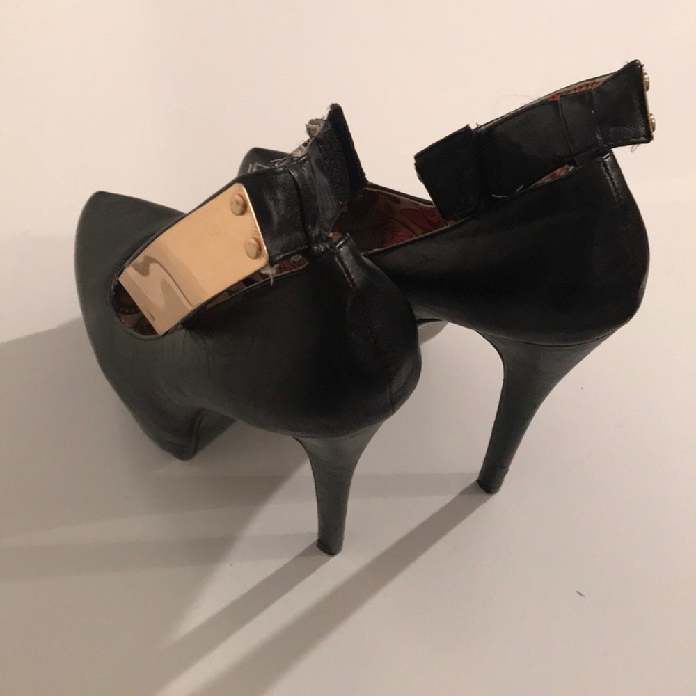 Shoes - Picture 3 of 3